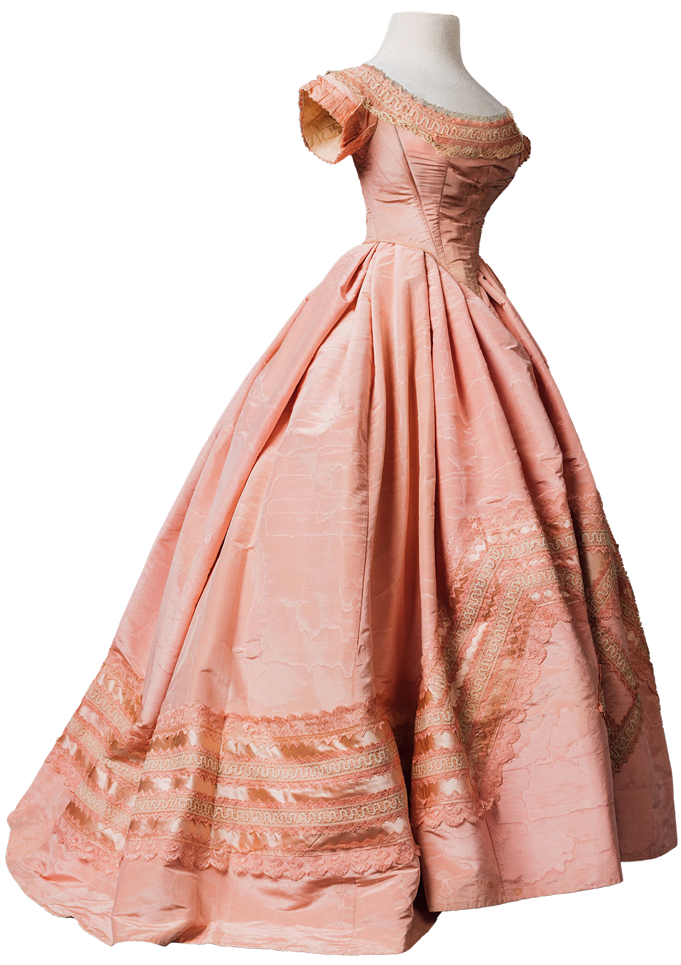 Robe de soirée rose confectionnée vers 1863.